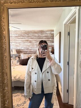 Trendy Cropped Beige Double-Breasted Trench Coat